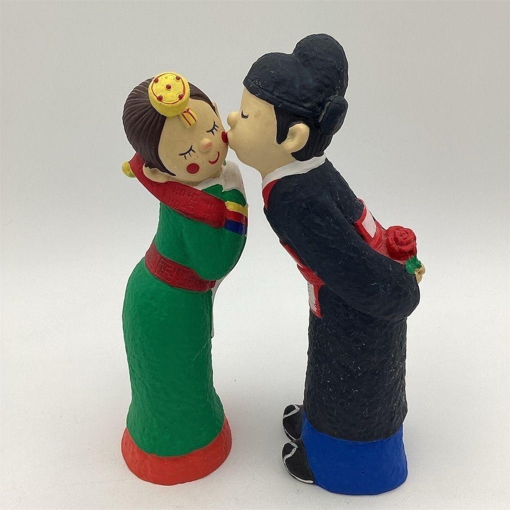 Korean Kissing Couple Ceramic‎ Figurine Set Traditional Hanbok Design